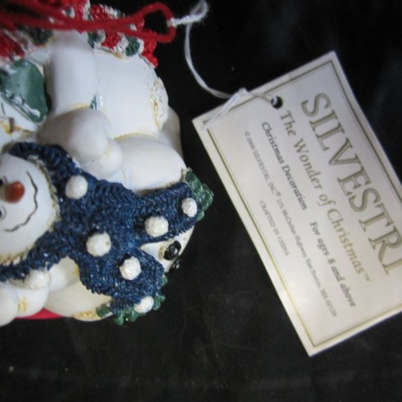VINTAGE 2000 SILVESTRI SNOWMAN FAMILY ORNAMENT, RESIN, COUNTRY SNOWMAN MOTIF - Picture 4 of 6